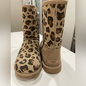 UGG Women's Classic Short II Leopard Print Suede Wool Lined Boots Womens Size 8